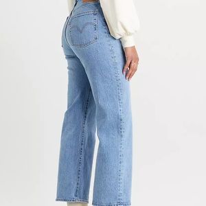 Levi’s Ribcage Ankle Jeans
